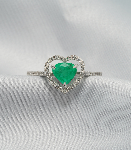 18K White Gold Emerald Heart & Diamond Ring