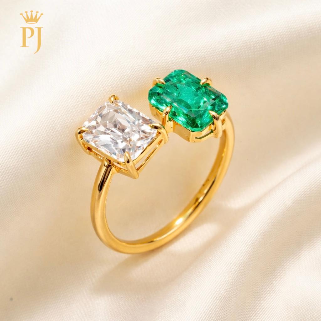 18k yellow gold emerald and white sapphire ring