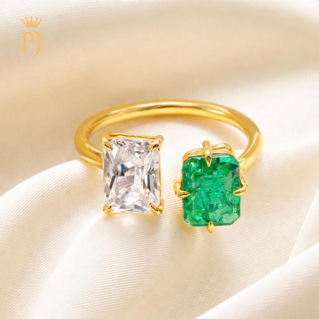18k yellow gold emerald and white sapphire ring