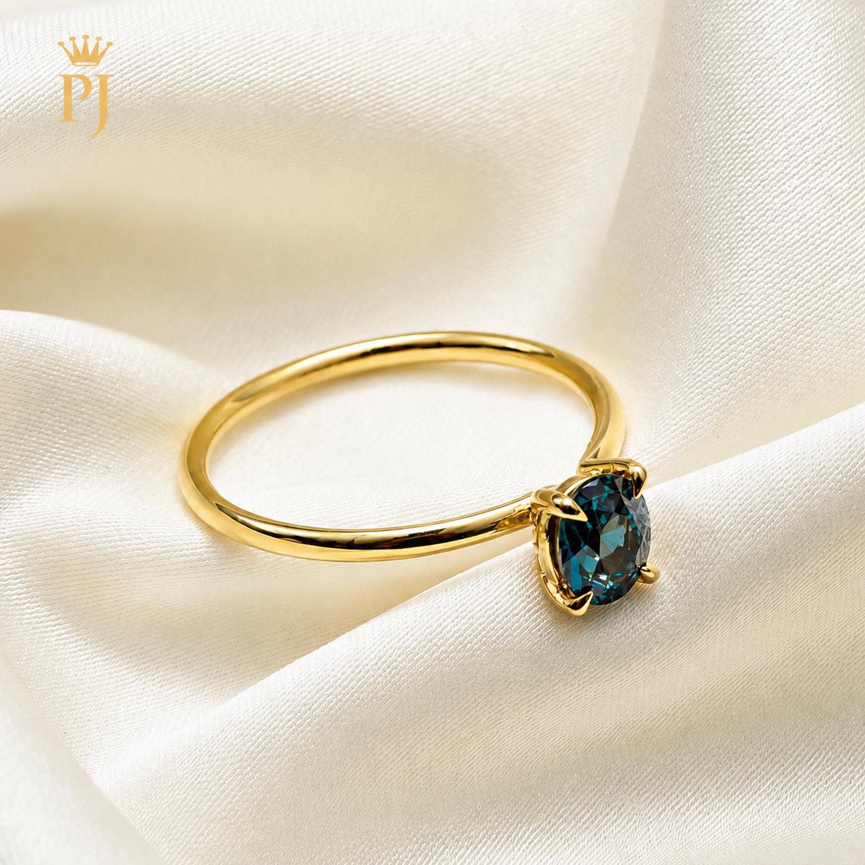 18k yellow gold teal sapphire ring