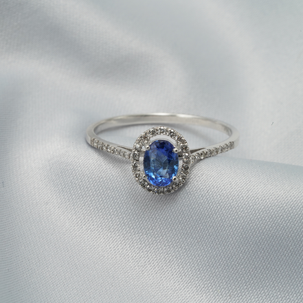 Blue Royal Elegance – 18K White Gold Ring with Blue Sapphire & Diamonds