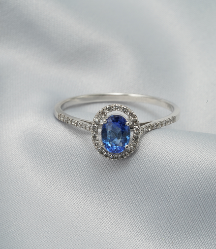 Blue Royal Elegance – 18K White Gold Ring with Blue Sapphire & Diamonds