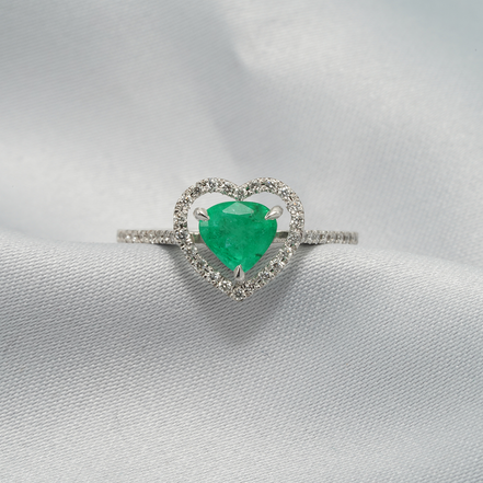 18K White Gold Emerald Heart & Diamond Ring