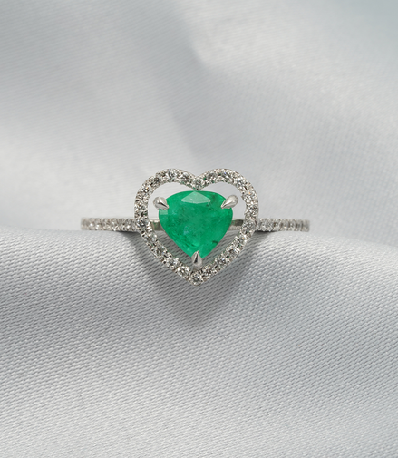 18K White Gold Emerald Heart & Diamond Ring