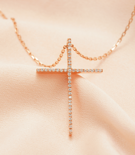 Divine Sparkle – 18K Rose Gold & Diamond Cross Pendant