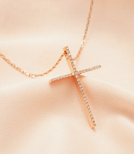 Divine Sparkle – 18K Rose Gold & Diamond Cross Pendant