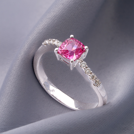 Blush Elegance – 18K White Gold Ring with Pink Sapphire & Diamonds
