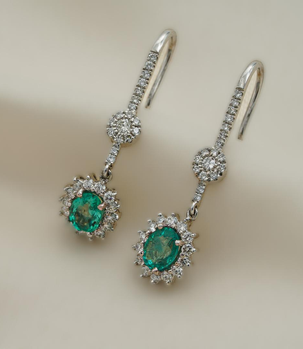 Emeralds – The Gem of Royalty, Diamonds – The Stars of Elegance
