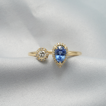 Dual Harmony – 18K Yellow Gold Ring with Blue Sapphire &amp; Diamond