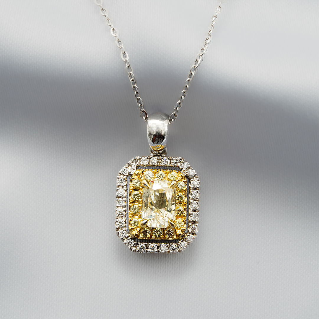 Radiance of Wisdom – 18K White Gold & Yellow Gold Necklace with Yellow Sapphire & Diamonds