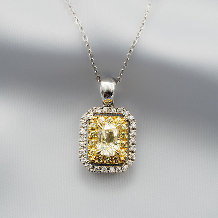Radiance of Wisdom – 18K White Gold & Yellow Gold Necklace with Yellow Sapphire & Diamonds