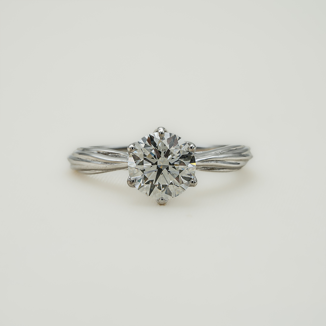 A Sparkling Promise – One Carat Diamond Ring in 18K White Gold