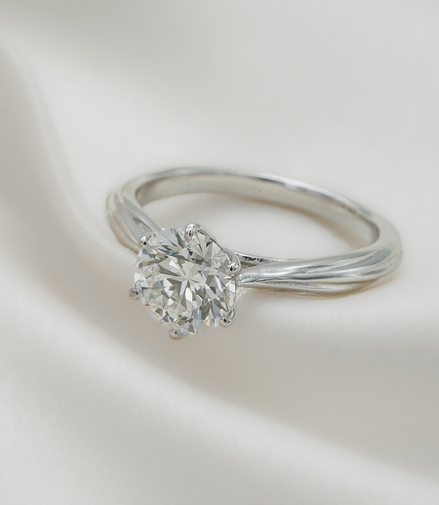 A Sparkling Promise – One Carat Diamond Ring in 18K White Gold