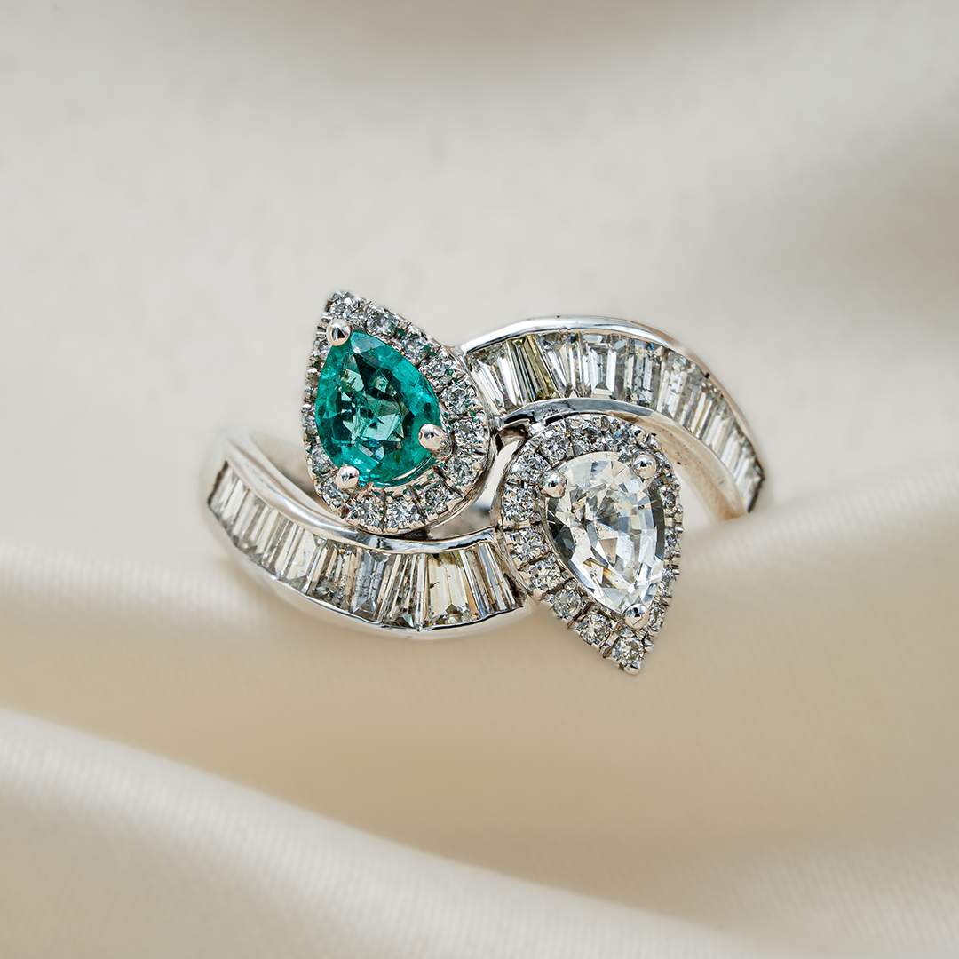 Dual Elegance – 18K White Gold Emerald, White Sapphire &amp; Diamond Ring