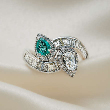 Dual Elegance – 18K White Gold Emerald, White Sapphire &amp; Diamond Ring