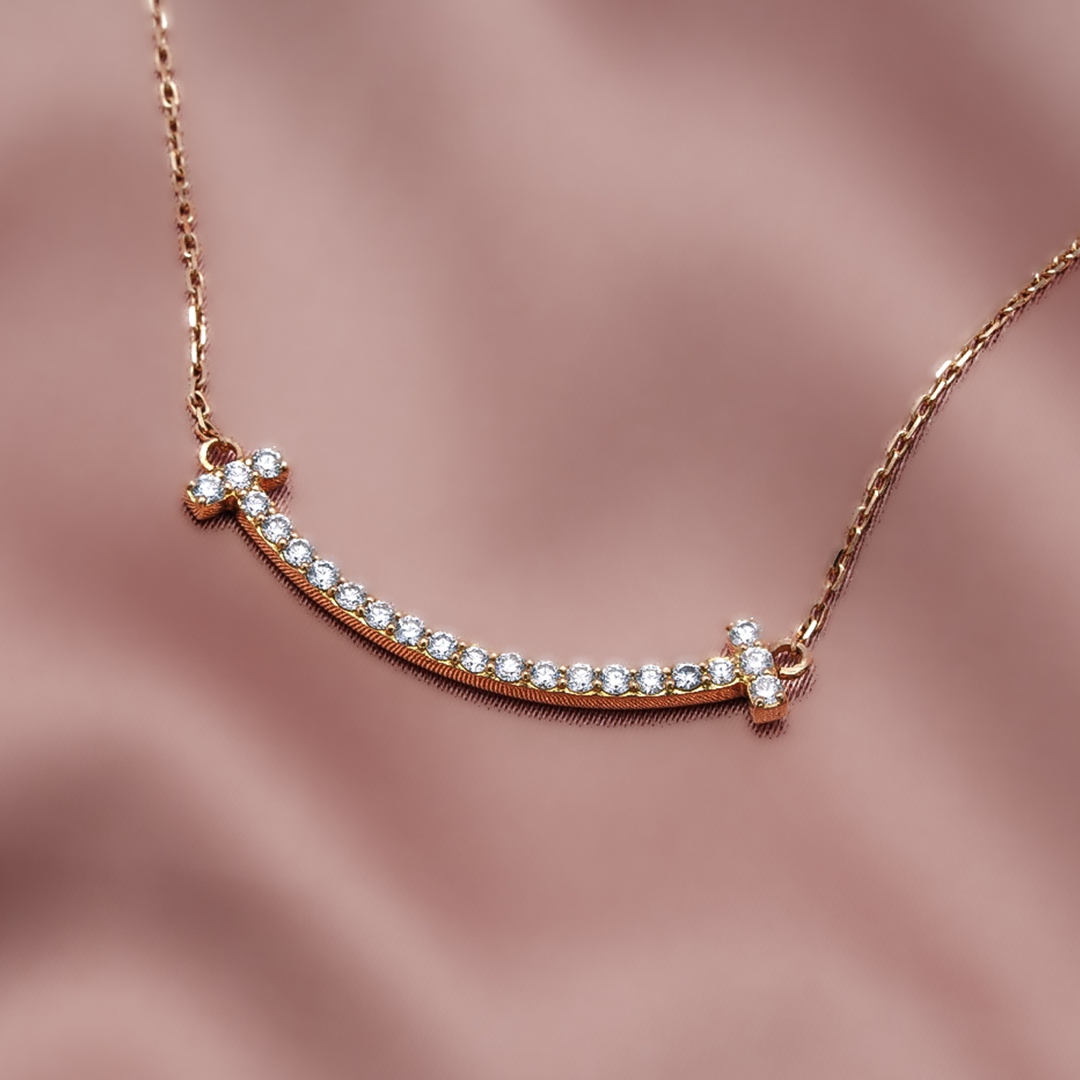 Radiant Smiles – 18K White Gold Necklace with Diamonds